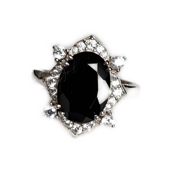 Hespera's Felicia Ring - Picture 1 of 3